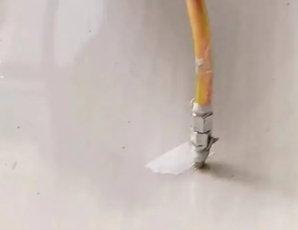 兴宾瓷砖空鼓维修公司专业解答在瓷砖铺贴过程中，如果使用的砂料过粗（如全部使用了粗砂），可能会导致以下问题
